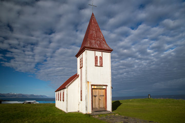 Fototapeta na wymiar Kirche in Hellnar