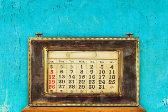Vintage desktop calendar
