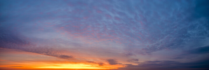 Fototapeta na wymiar sky, dramatic sunset with colorful clouds