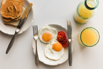 fried eggs, toasts and juice