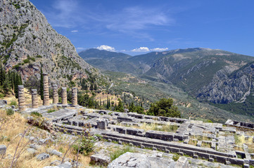Fototapeta na wymiar Ruins of the Temple of Apollo in Delphi.