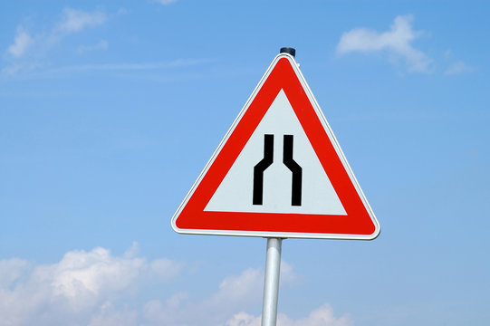 warnschild achtung verengte fahrbahn