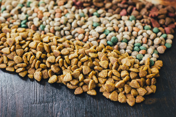 Dry pet food