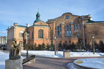 Россия, Сибирь, Иркутск. Скамейка влюбленных,...