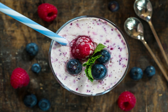 Blueberry and yogurt smoothie