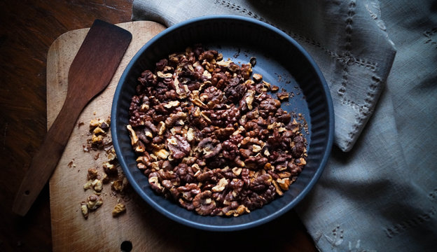 жарка орехов