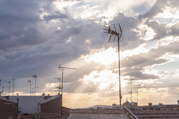 Antenas de televisión en los tejados