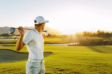 Fotobehang Golf Professionele golfer op golfbaan