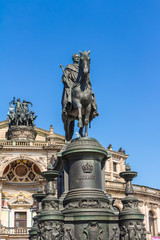Obraz premium Reiterstandbild König Johann von Sachsen auf dem Theaterplatz in Dresden