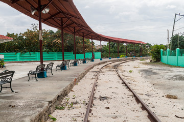 Fototapeta na wymiar Platform of a train station in Holguin, Cuba