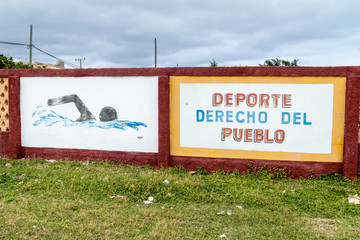 Obraz premium GIBARA, CUBA - JAN 29, 2016: Mural on a wall of the swimming pool in Gibara village. It says: Sport, the right of the peoples.
