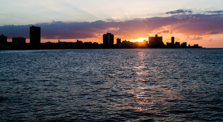 Fototapeta premium Sunset behind the skyline of Havana, Cuba