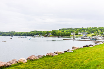 Obraz premium Empty marina harbor in small village in Damariscotta, Maine during rain with boats