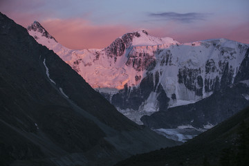 Obraz premium Beluha mountain at sunset. Altai, Russia