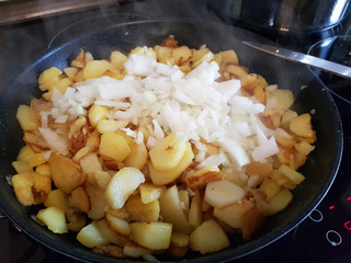 Bratkartoffen mit Zwiebeln