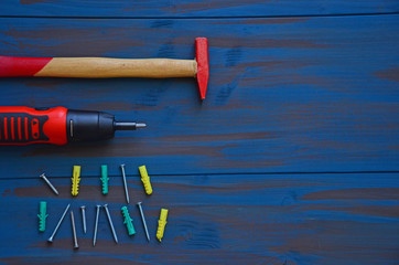 Hammer,  screwdriver,  dowels