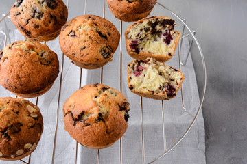 Muffins with blackberries and chocolate.