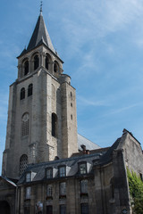 Fototapeta na wymiar Vue de l'églse Saint Germain-des-Prés à Paris