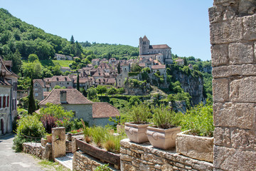 Saint Cirq Lapopie. Eglise fortifiée du village. Lot. Occitanie