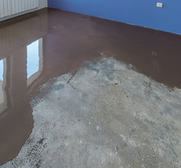 Apartment under construction. Application of self leveling scree