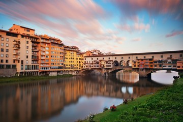 Fototapeta na wymiar Florence Ponte Vecchio sunrise