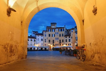 Piazza dell Anfiteatro Entrance night - obrazy, fototapety, plakaty