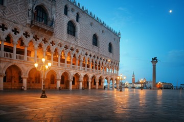 Fototapeta premium Venice St Marks square at night