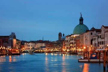 Obraz na płótnie Canvas Venice canal night