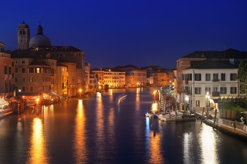 Naklejka premium Venice canal night