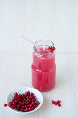Smoothie and a cup of red currant