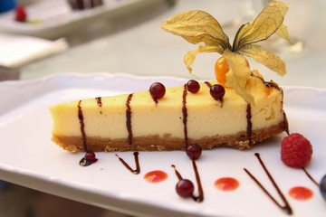Cheesecake with fresh berries