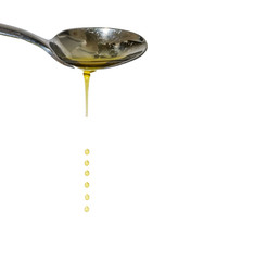 Löffel mit Oil - Olivenöl tropft vom Löffel 