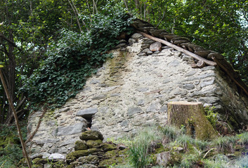 Pan de mur à l'abandon