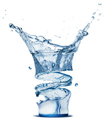 Spritzwasser im Glas isoliert auf weißem Hintergrund