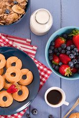 Breakfast with wholegrain cereals.