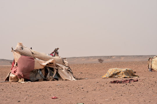 TENTE NOMADE DANS LE SAHARA MAROCAIN