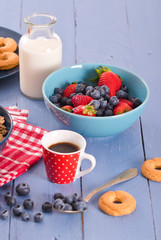 Breakfast with wholegrain cereals.