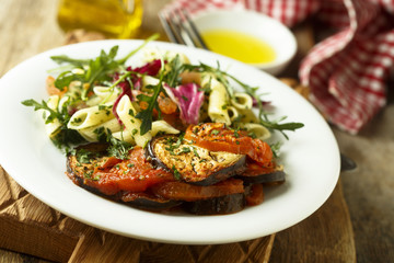 Pasta salad with baked vegetables