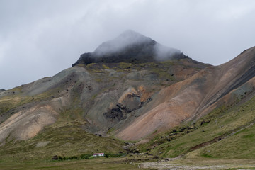 Vulkan in Wolken