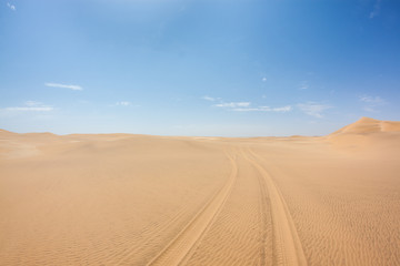 Fototapeta na wymiar Spuren in der Namib Wüste bei Swakopmund
