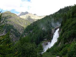 Fototapeta na wymiar Les cascades du Ruitor (Italie - Aoste)