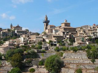 Obraz premium View of the city of Valldemossa