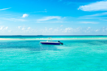Fototapeta na wymiar Powerboat in the crystal water of the Indian Ocean, Maldives