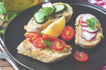 Italian bruschetta with roasted tomatoes