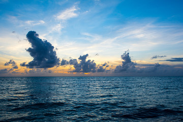 Obraz premium Landscape of beautiful sunset in Maldives island sandy beach with colorful sky over wavy sea
