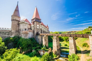 Photo sur Plexiglas Château Château de Corvin, Hunedoara, Transylvanie, Roumanie. Le château de Hunyad a été aménagé en 1446. Le château de Huniazilor en roumain.