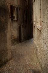 dark alley with windows left and right in italy