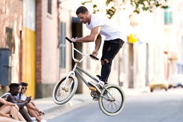 Fototapeta premium Group of active teenagers making recreational activity in an urban area.