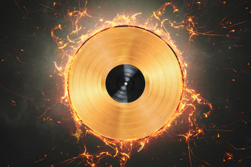 Goldene Schallplatte mit Feuerring