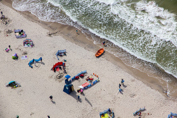 Fototapeta na wymiar plaża, ludzie, Ustka, Rowy, Bałtyk, wypoczynek, piasek, 